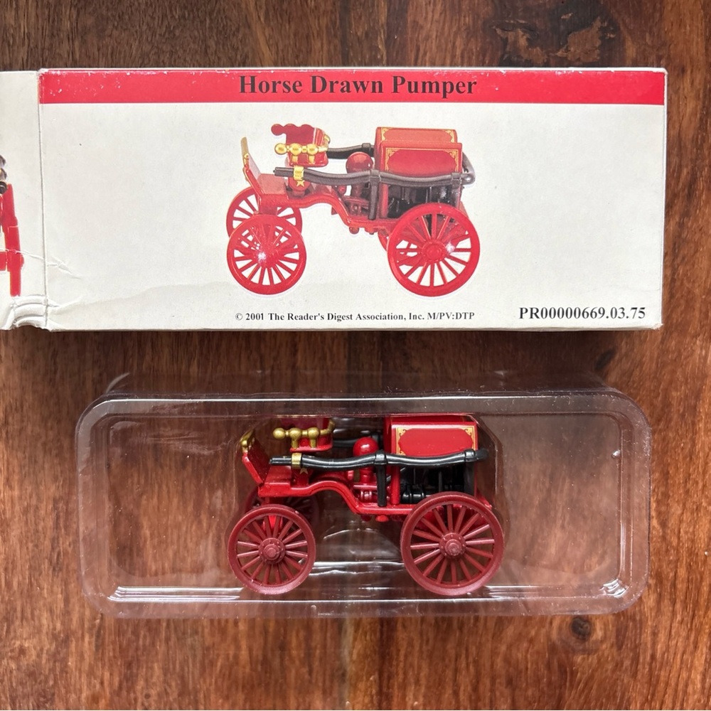 Set of Three Model Trains ~ Locomotive ~ Tank Car ~ Hourse Drawn Pumper - Picture 7 of 8